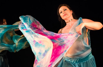 tak-ke-tok; pretok - glasbeno plesna predstava (Amel Tafsout in Silk Dance Company) <em>Foto: Saša Huzjak</em>